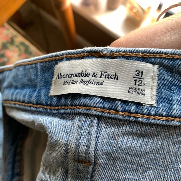 Abercrombie mid rise boyfriend jeans - Picture 2 of 4